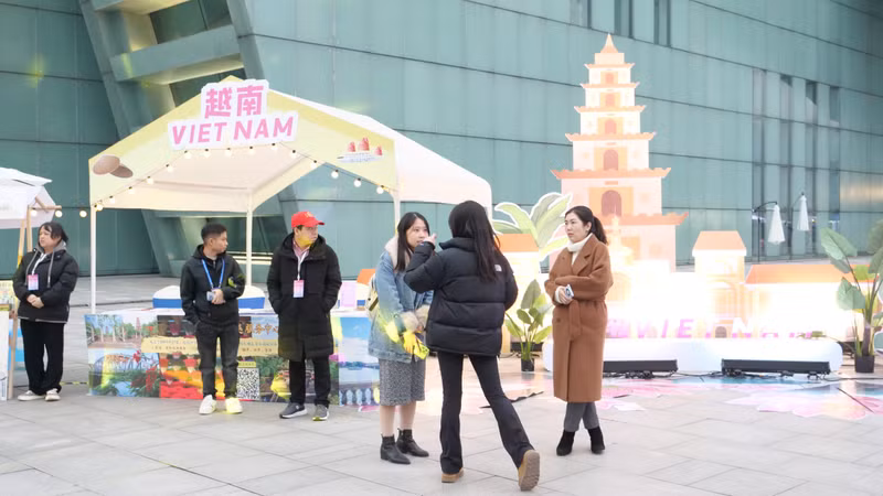 以“旅游让生活更美好”为题的展览上的越南展位。 以“旅游让生活更美好”为题的展览上的越南展位。