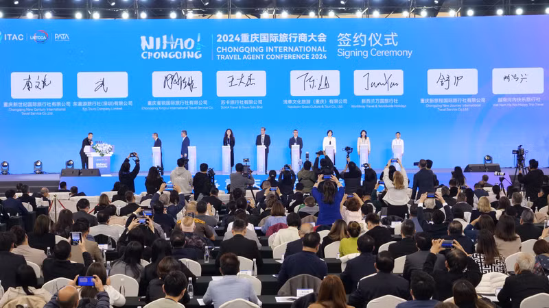 中外旅游企业结对签约。 中外旅游企业结对签约。