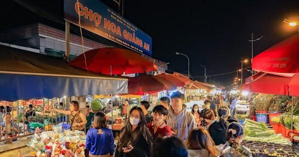 河内市西湖郡广安夜间花市气氛时分热闹。