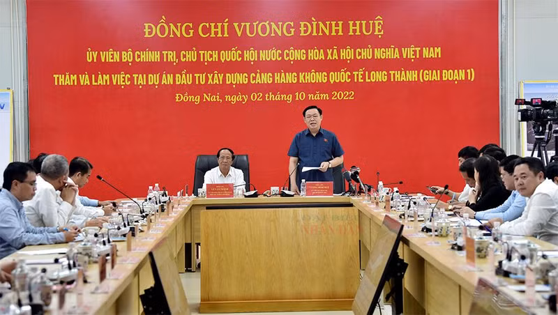 国会主席王廷惠讲话。