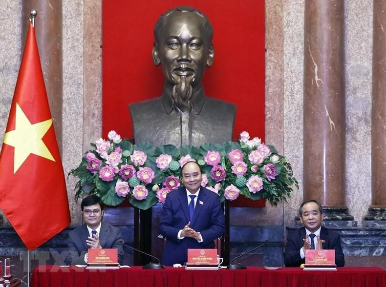 国家主席阮春福在会见中讲话。