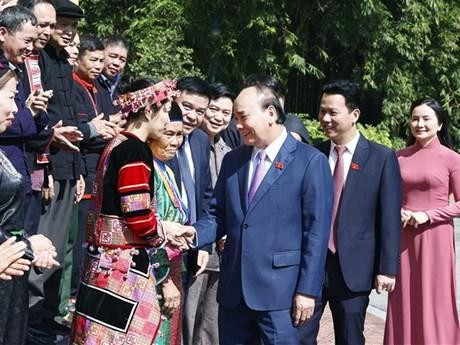 越南国家主席阮春福会见河江省先进个人代表 