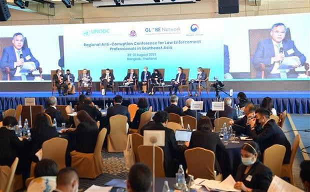 越南公安部副部长阮文龙在第一场讨论会上发言。