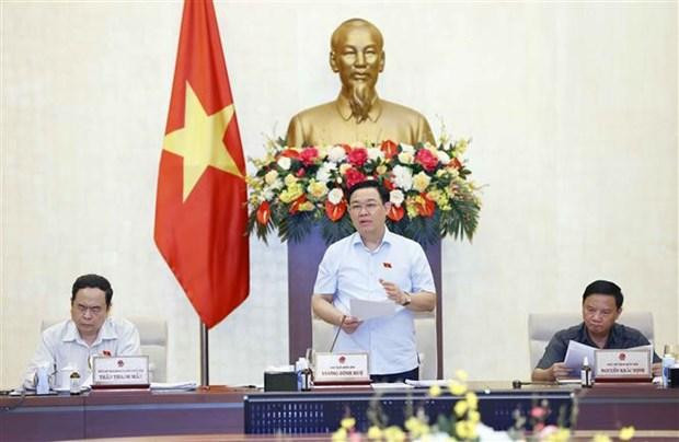 王廷惠主席在会议上发言。