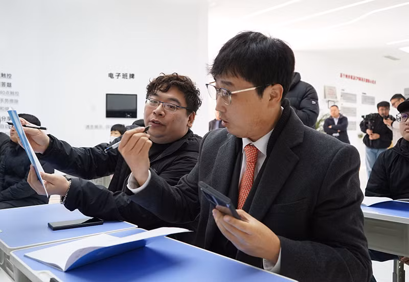 体验智慧教育产品。 体验智慧教育产品。