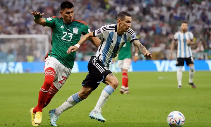 安赫尔•迪马利亚带球发起进攻。