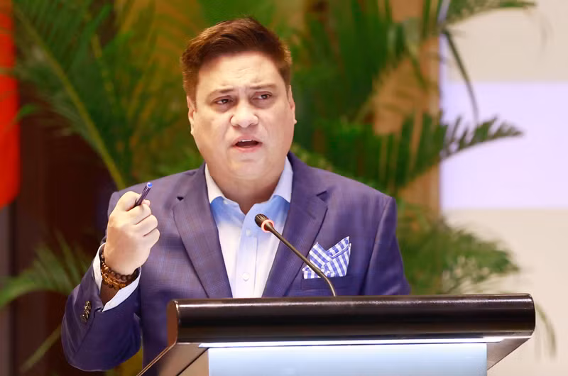 胡安·祖比里议长在论坛上讲话。 胡安·祖比里议长在论坛上讲话。