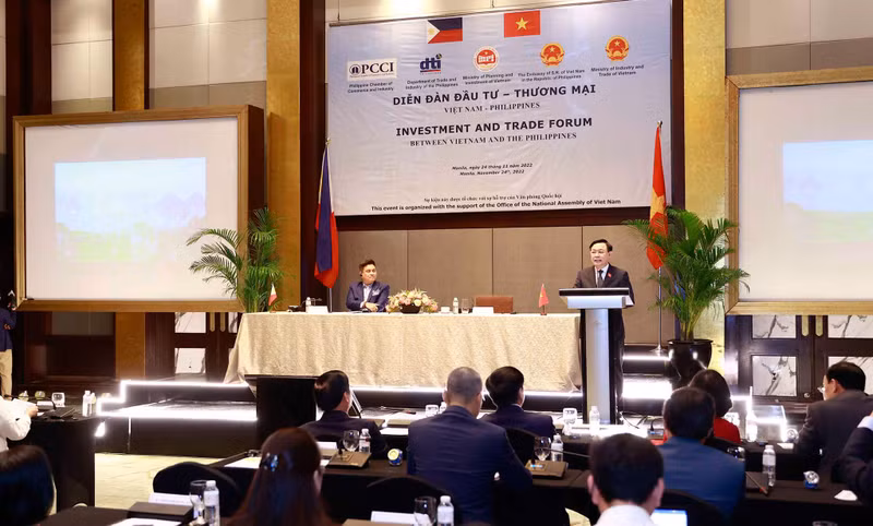 国会主席王廷惠在论坛上发表讲话。 国会主席王廷惠在论坛上发表讲话。