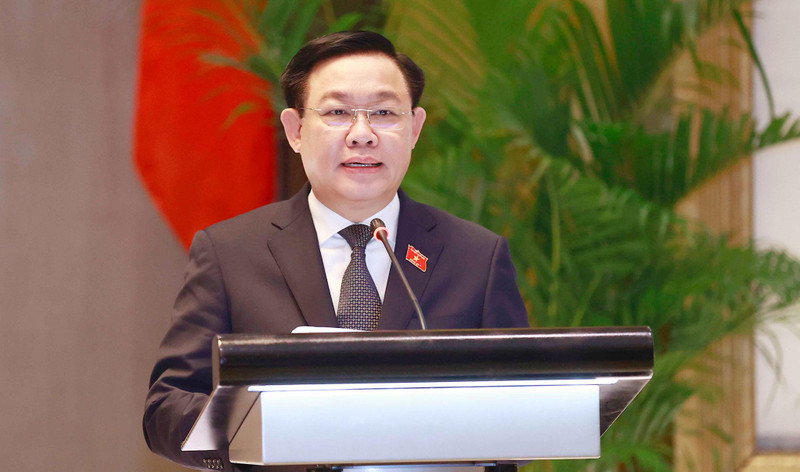 国会主席王廷惠在论坛上讲话。