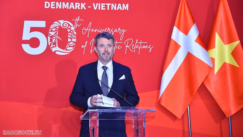 丹麦王储弗雷德里克在庆典活动上致辞。 丹麦王储弗雷德里克在庆典活动上致辞。