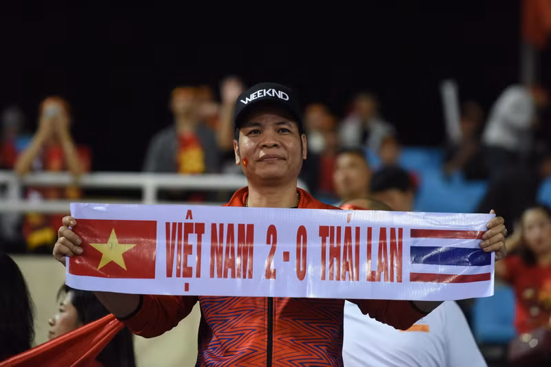 越南球迷预测越南队以2比0取胜。