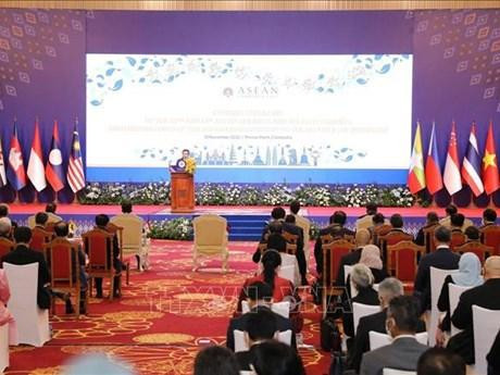 第40届和第41届东盟峰会及相关会议的闭幕式。