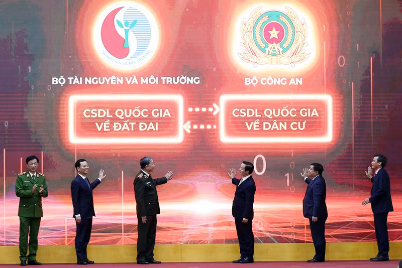 越南自然资源与环境部举行“土地数据库与国家人口数据库对接”启动仪式。