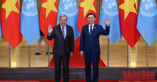 国会主席王廷惠和联合国秘书长安东尼奥·古特雷斯合影。