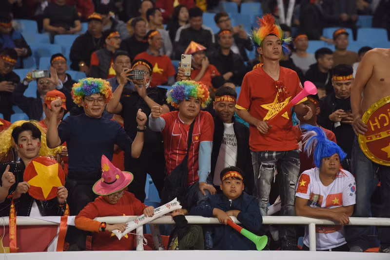 体育场上的气氛热闹非凡。