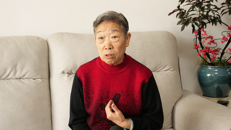 于淑惠女士接受越南《人民报》记者采访。