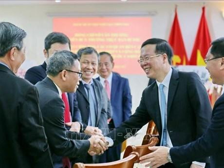 越共中央书记处常务书记武文赏走访越南驻柬埔寨大使馆。