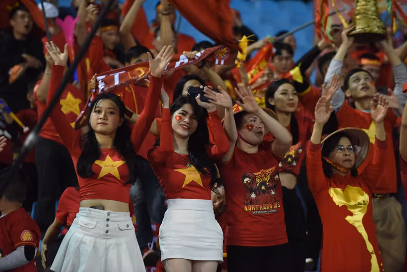 体育场上的气氛热闹非凡。