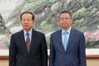越南驻华大使范清平礼节性拜会中国全国人大外事委员会副主任傅自应。