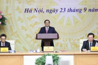范明正总理在会上发表讲话。