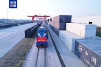 2025年1月15日，今年中国广西开行的首趟中越年货班列。（图源：中国央视新闻）
