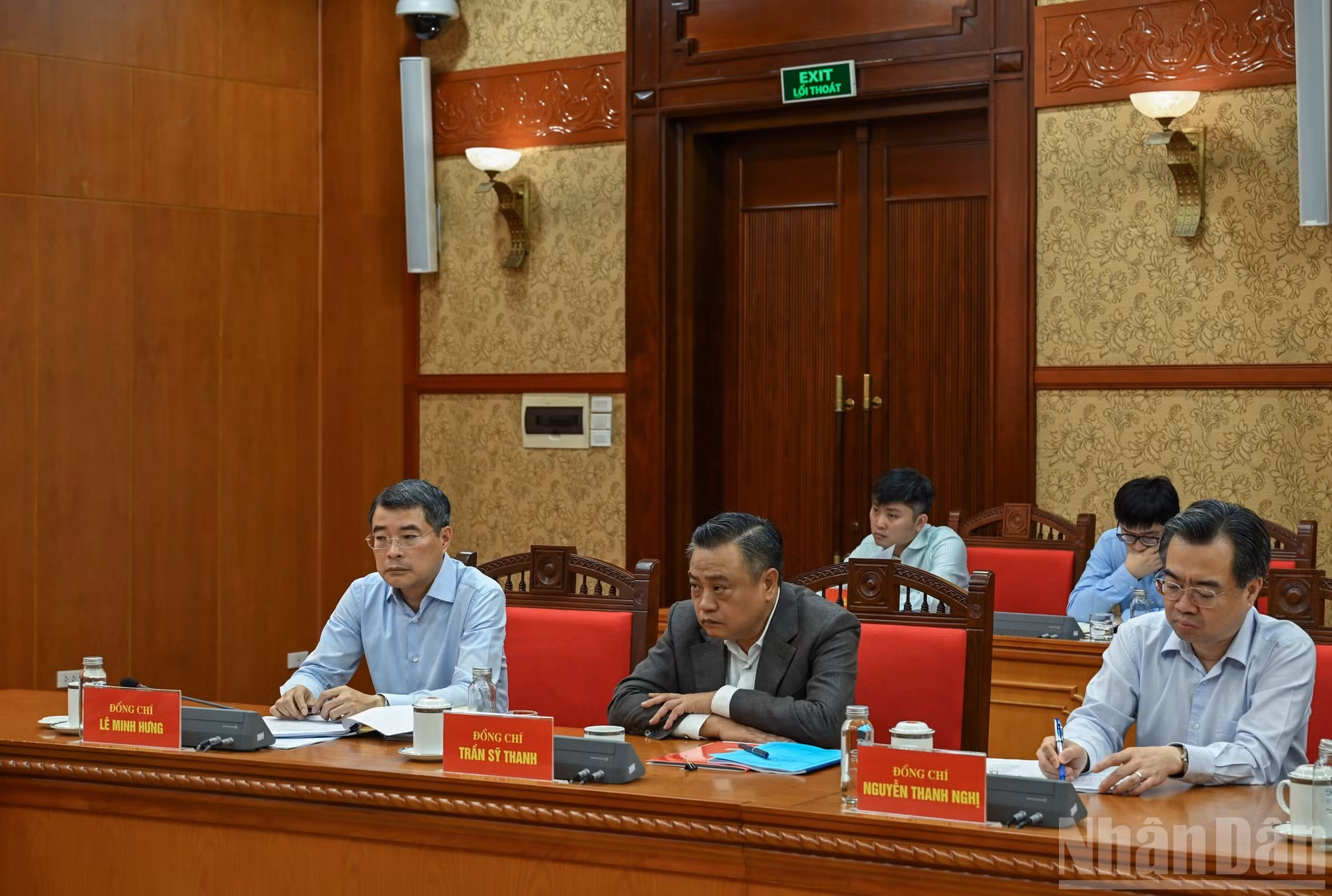 与会代表。