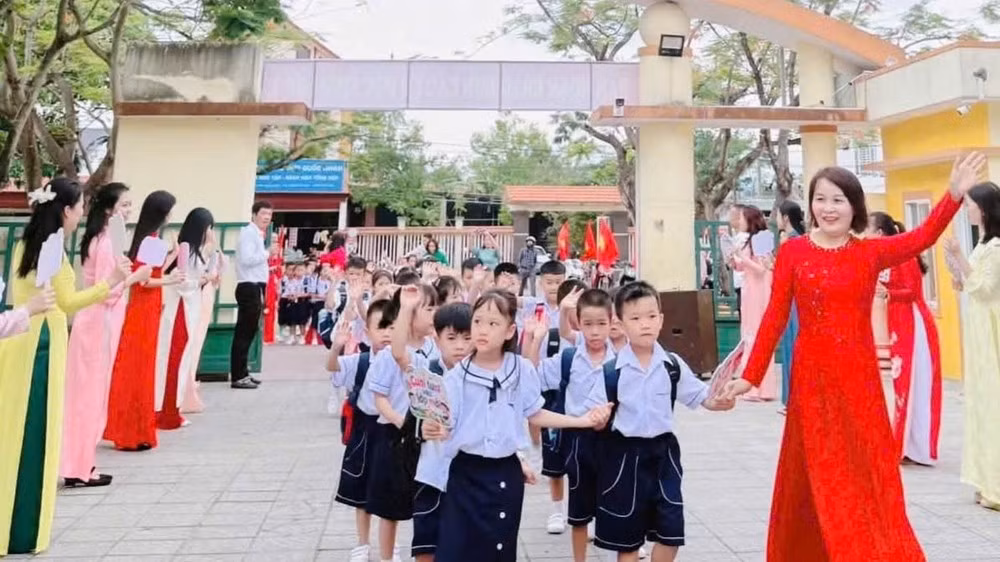 同顺广治省同顺小学师生喜迎新学年。