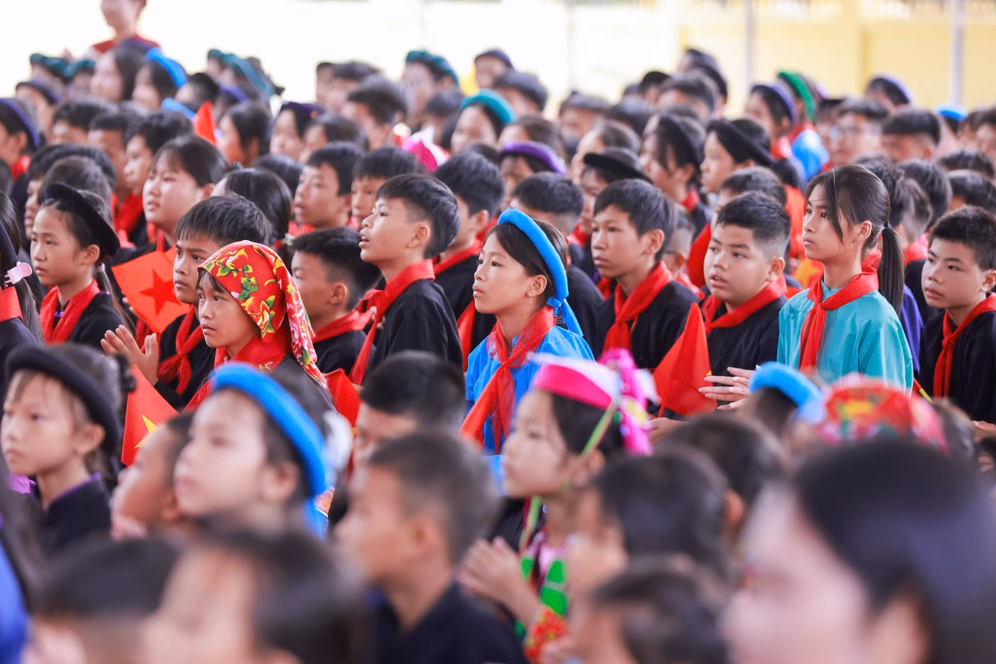 广宁省平辽寄宿制中小学学生出席2026-2027学年开学典礼。