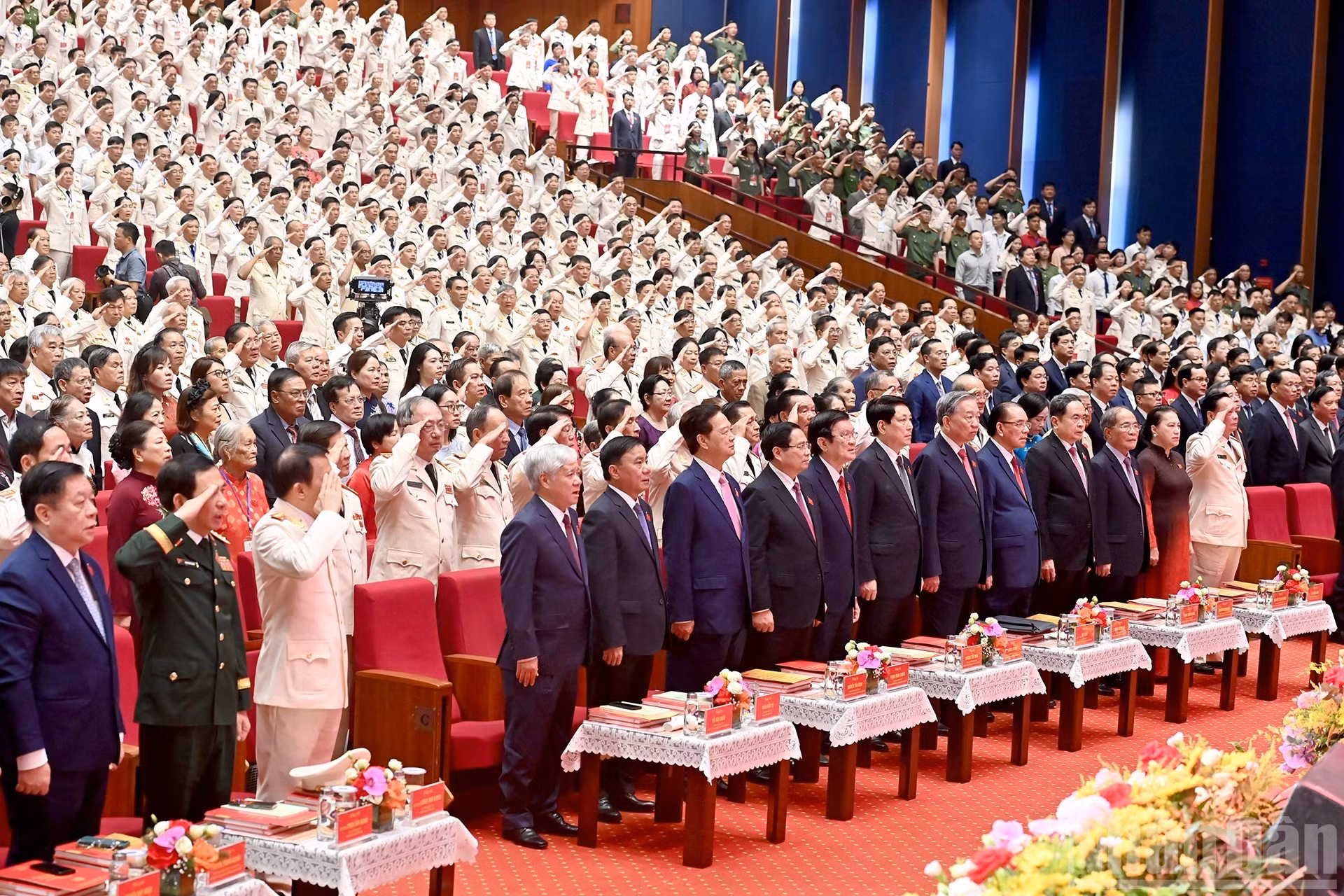 苏林总书记与党和国家领导、前领导人出席仪式。