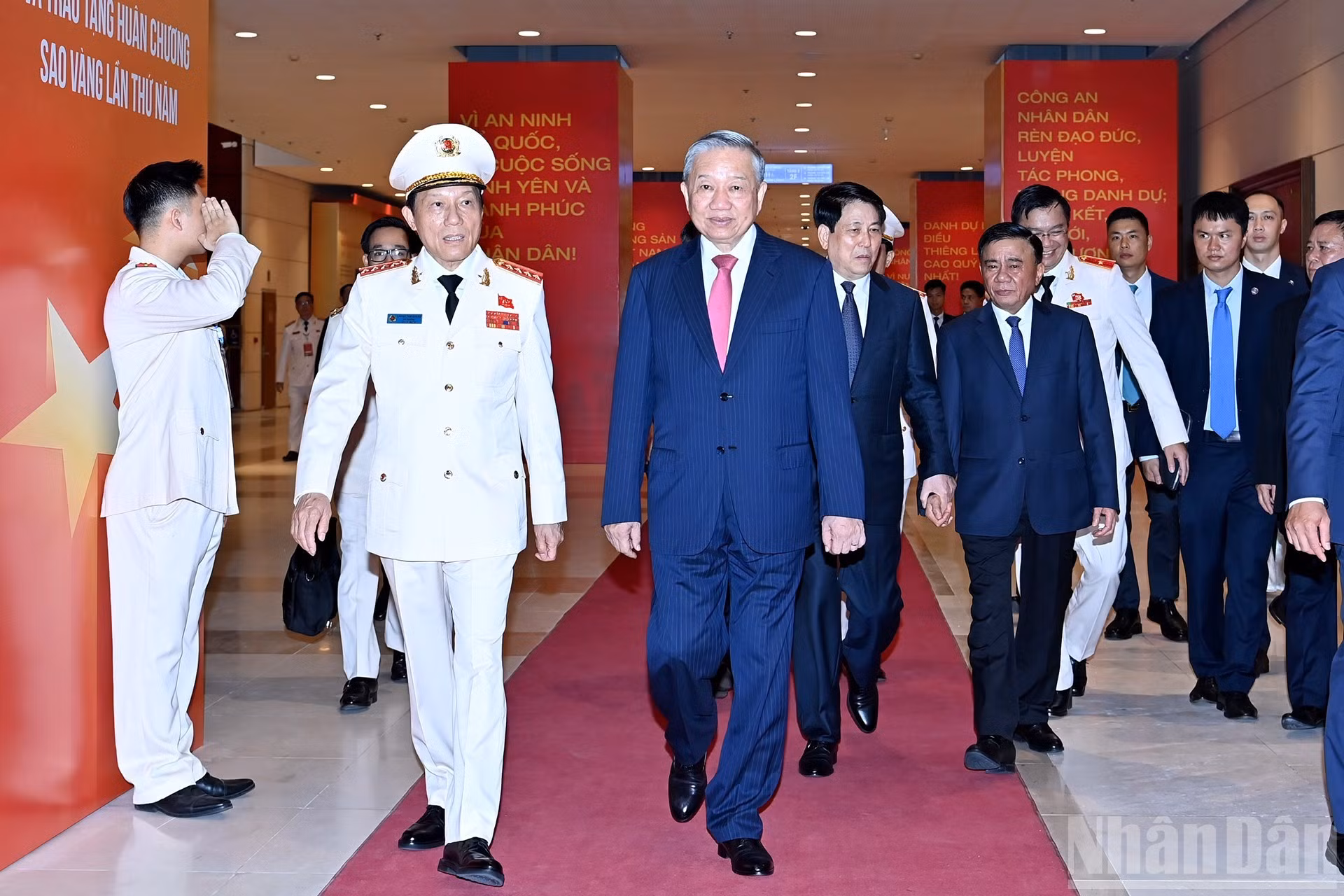 苏林总书记与党和国家领导、前领导人到场出席仪式。