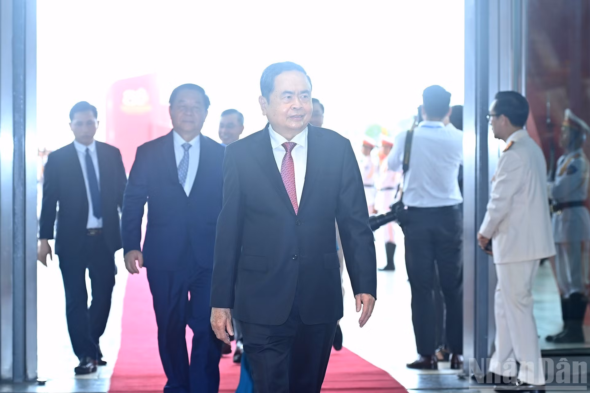 国会主席陈青敏出席仪式。
