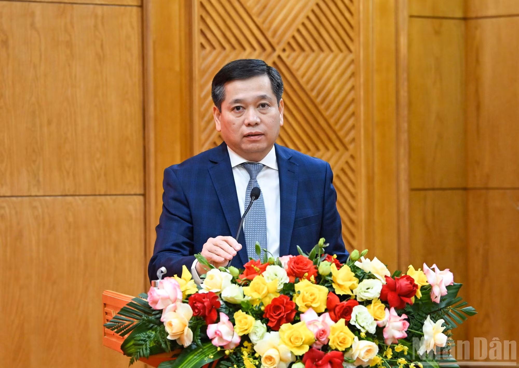 中央党机关党委常务副书记阮龙海发表讲话。