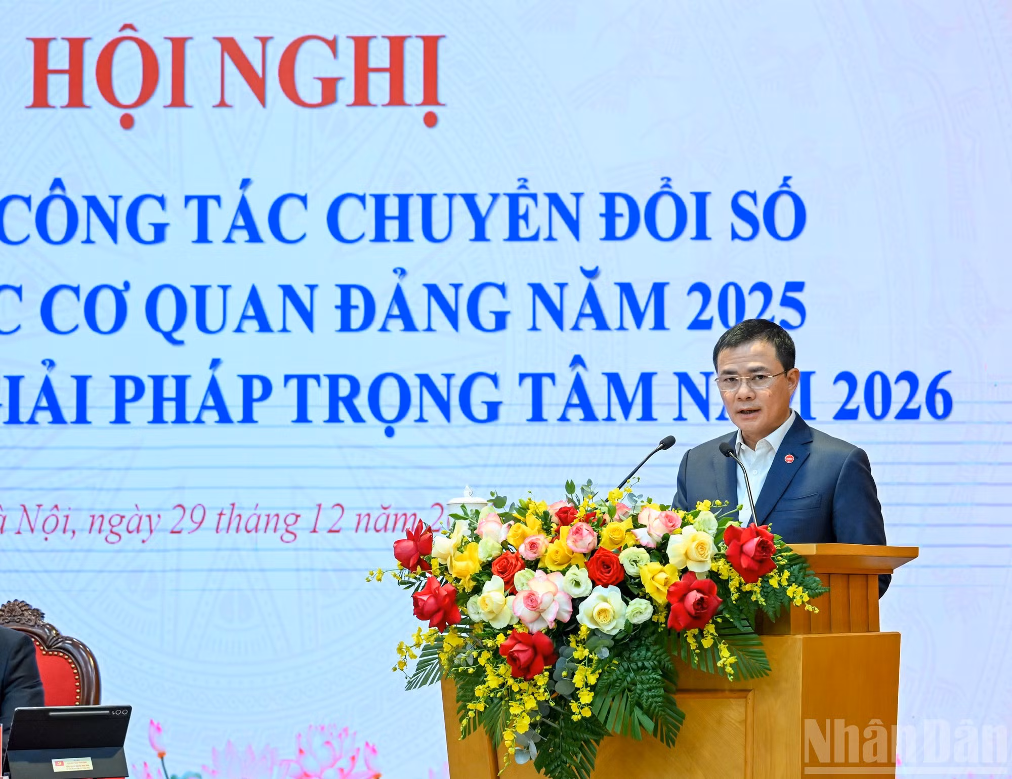 Viettel董事长兼总经理陶德胜中将发表讲话。