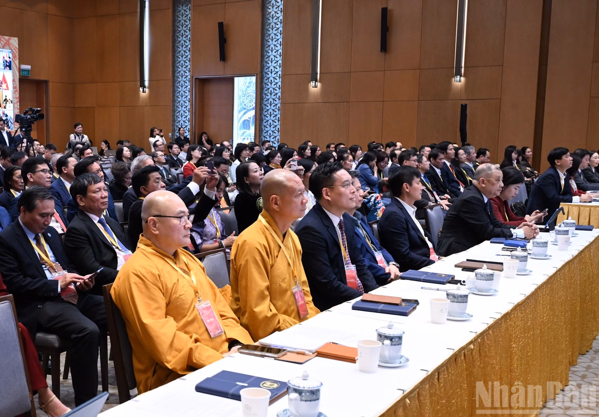与会代表。