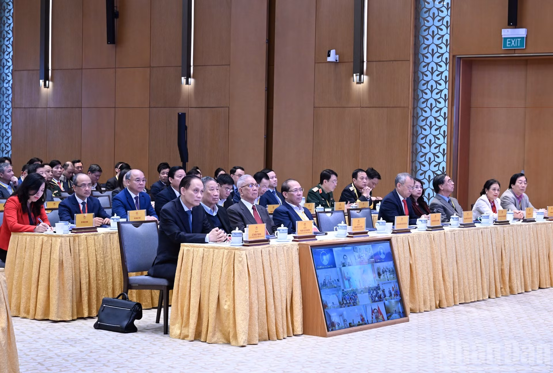 与会代表。