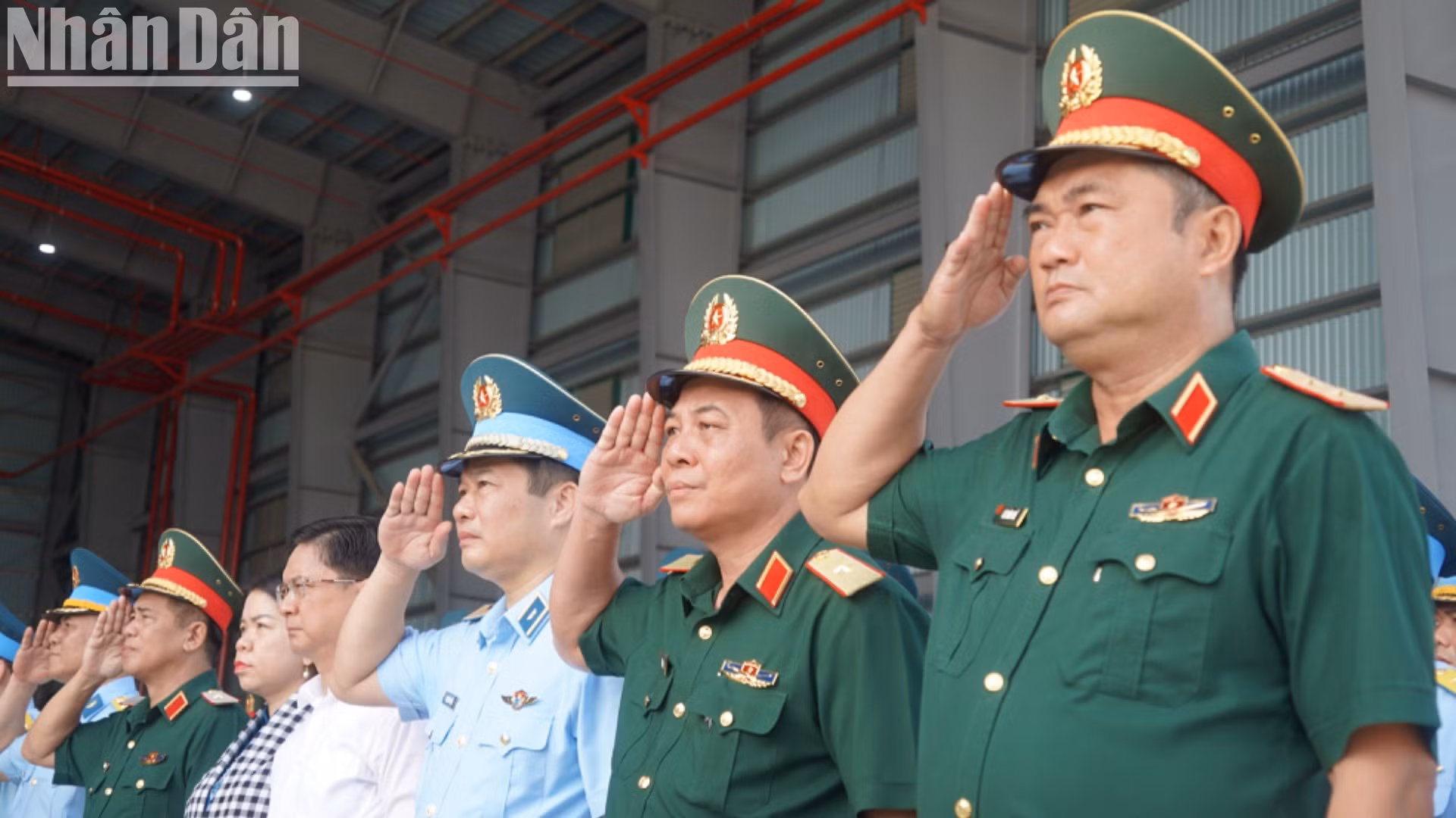 参加活动的各位代表。