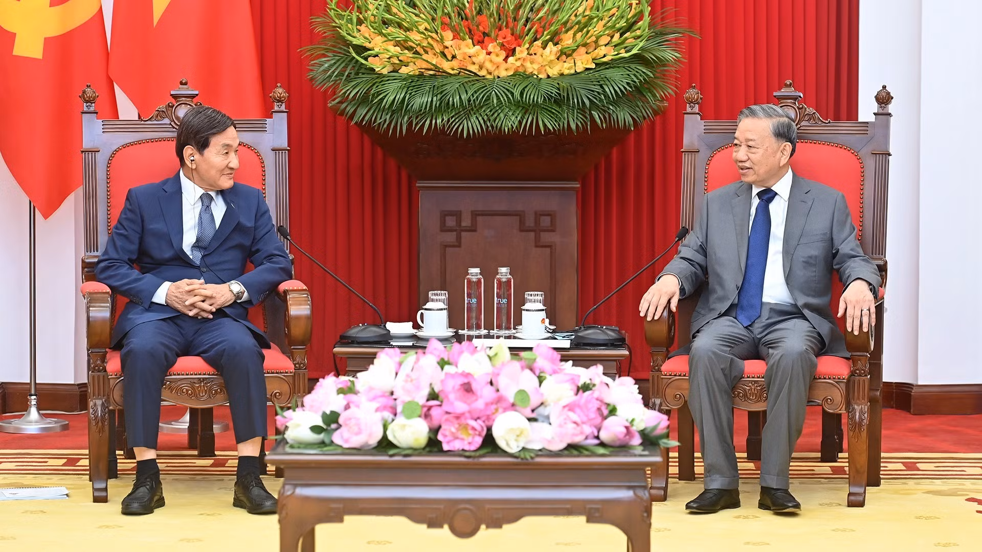 越共中央总书记苏林会见韩国总统特使。（登科 摄）