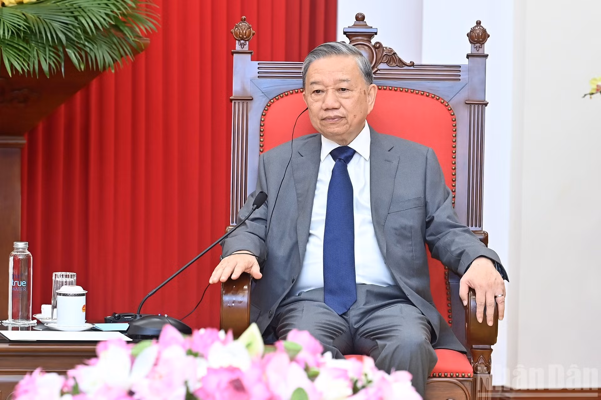 苏林总书记发表讲话。