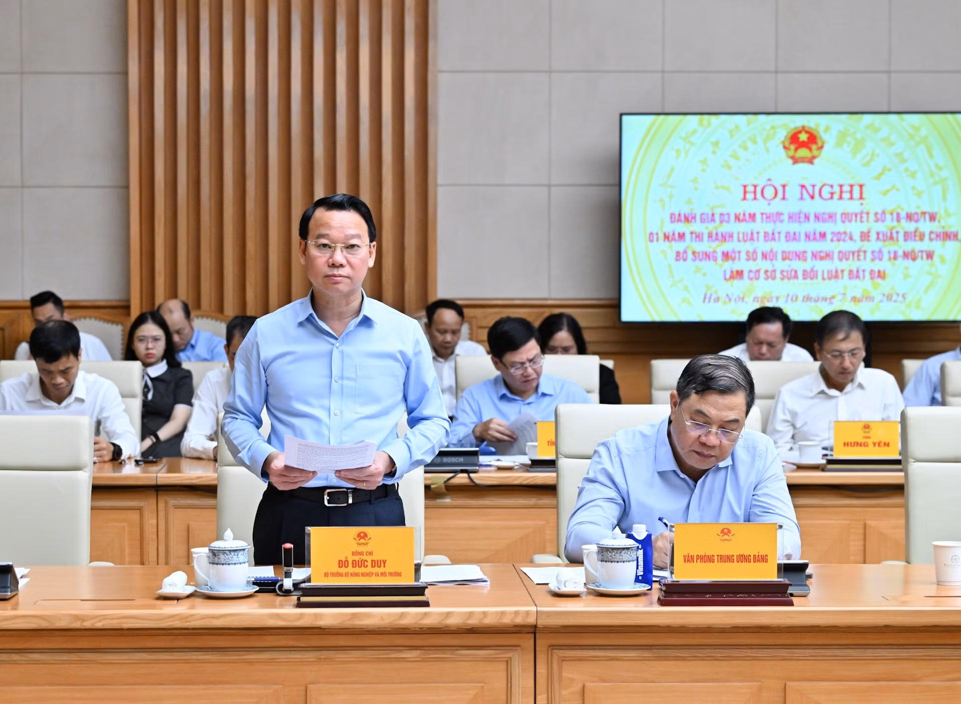 农业与环境部长杜德维发表讲话。