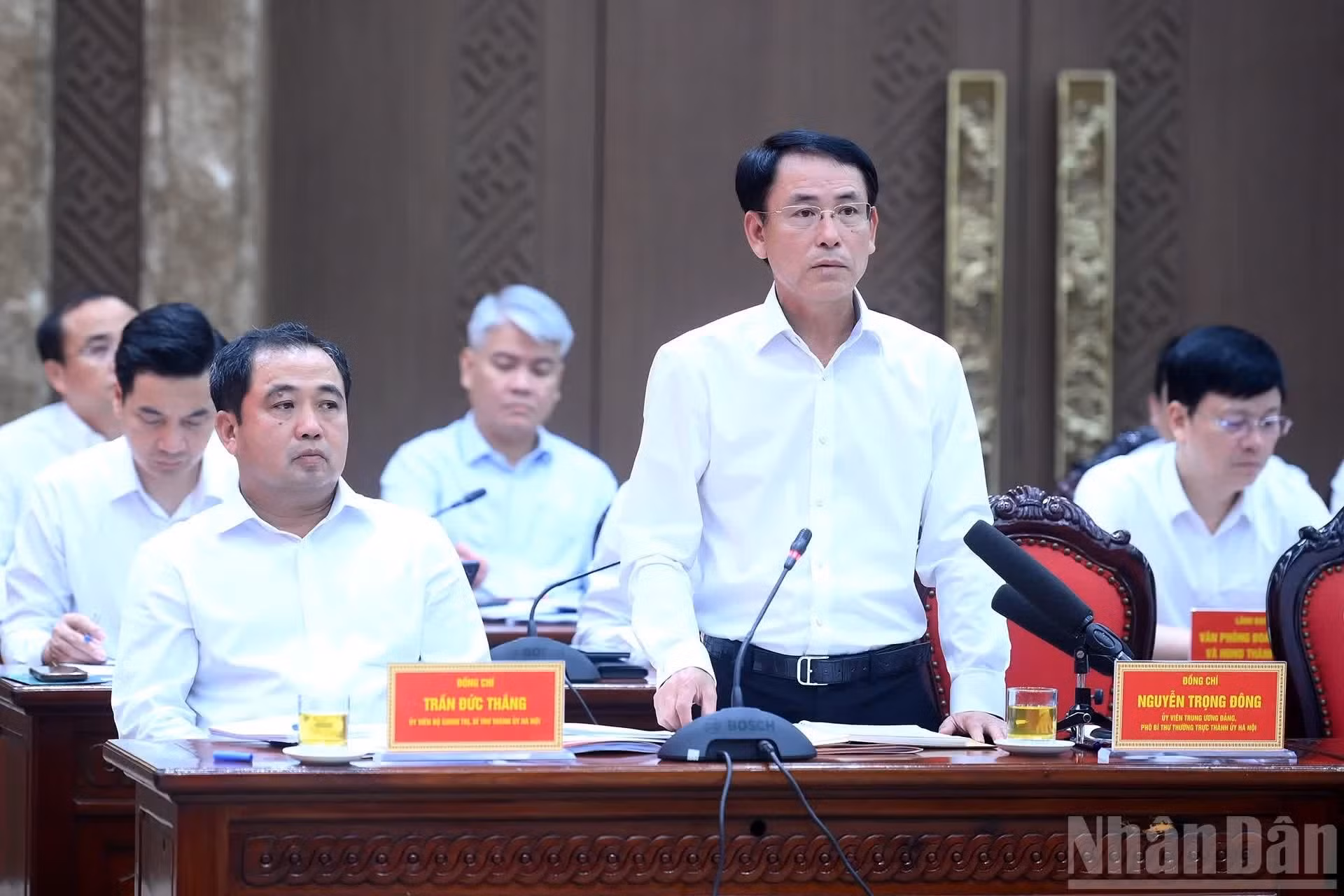 河内市委常务副书记阮仲东发表讲话。