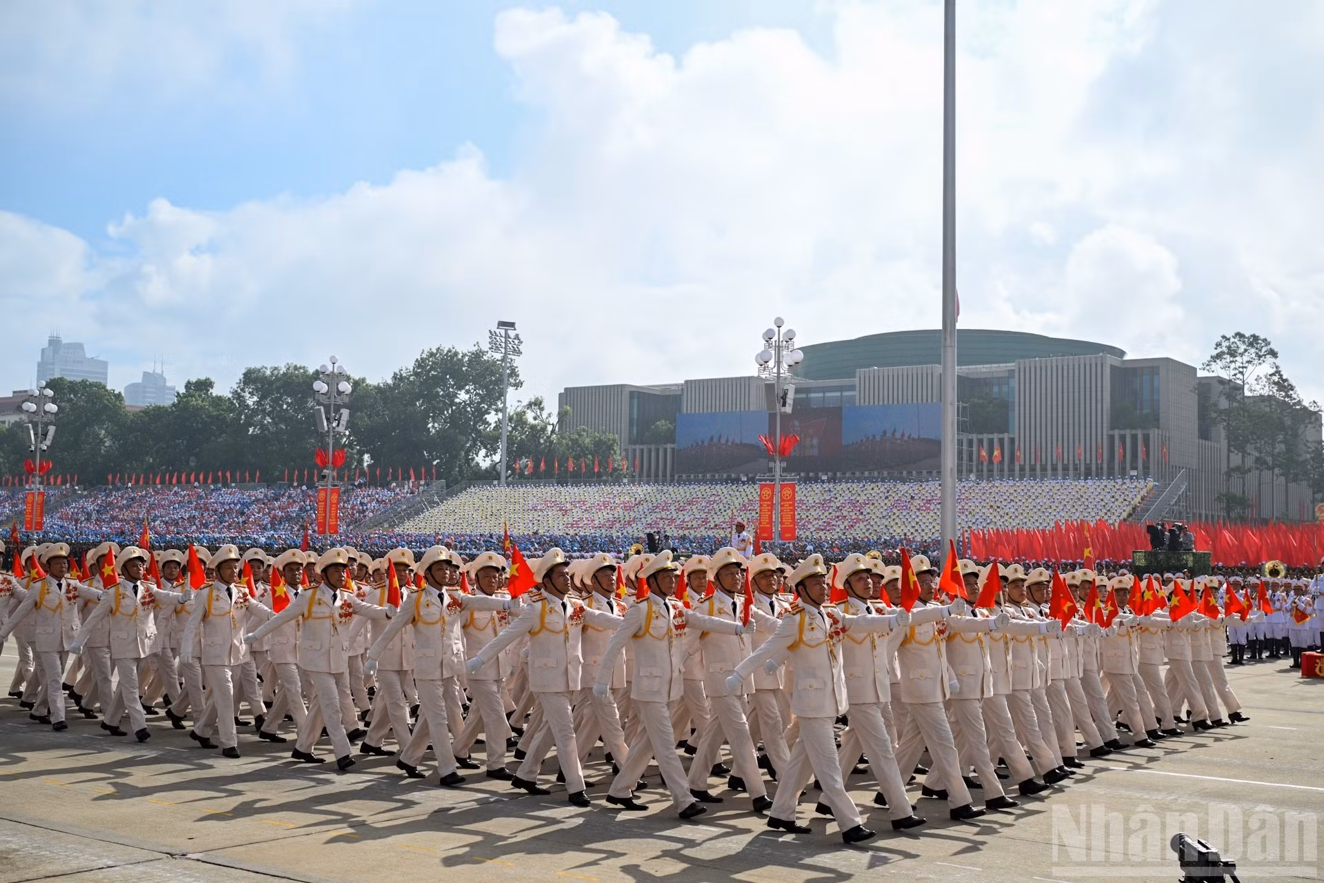 越南人民公安退伍干部方阵。