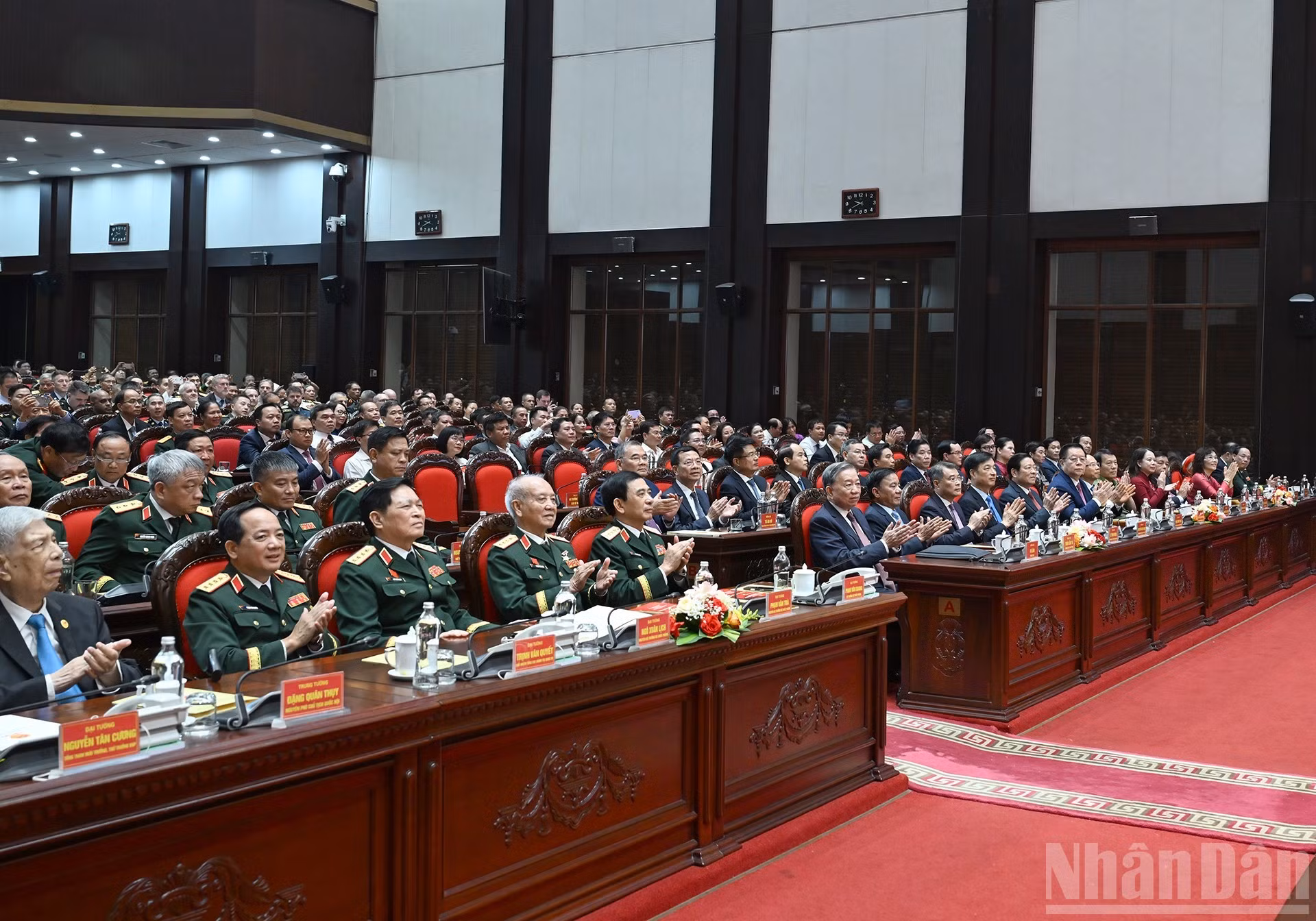 党和国家领导、前领导人出席仪式。