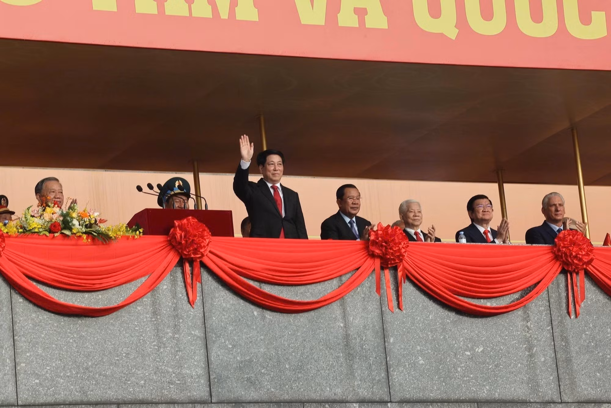 越南国家主席梁强出席活动。