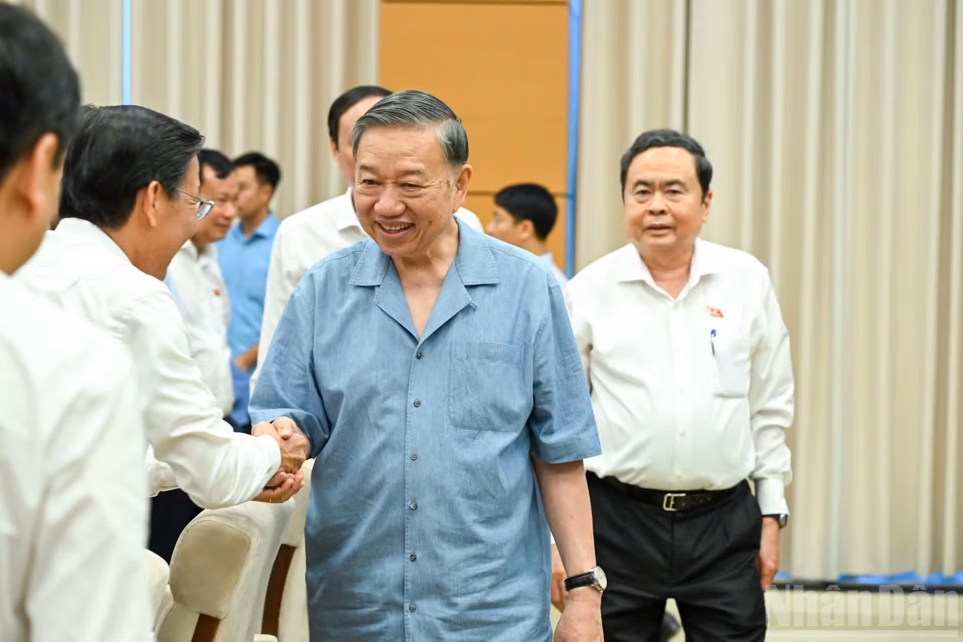 苏林总书记、国家主席和各位代表。