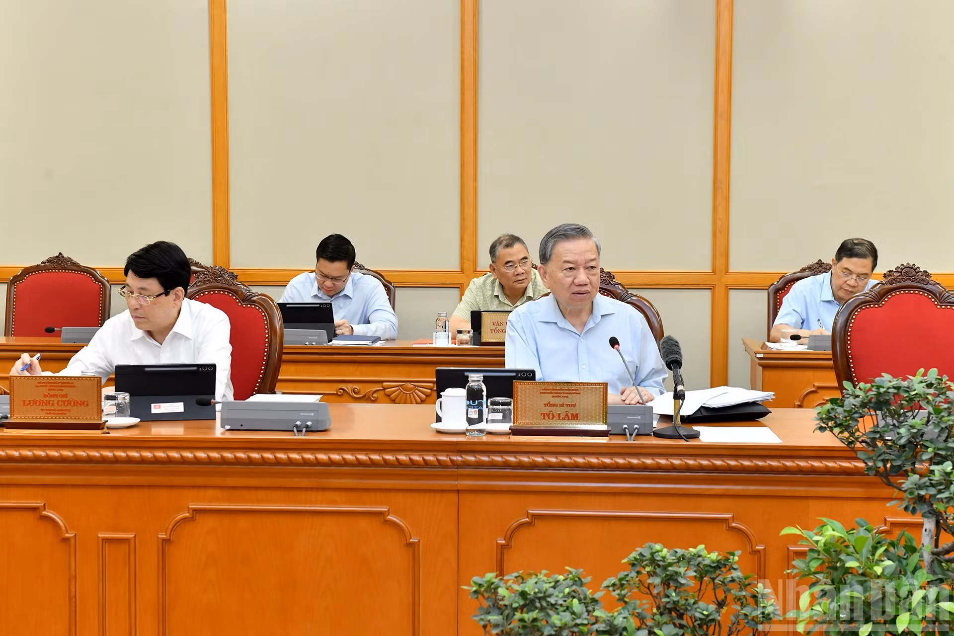 苏林总书记发表指导性讲话。
