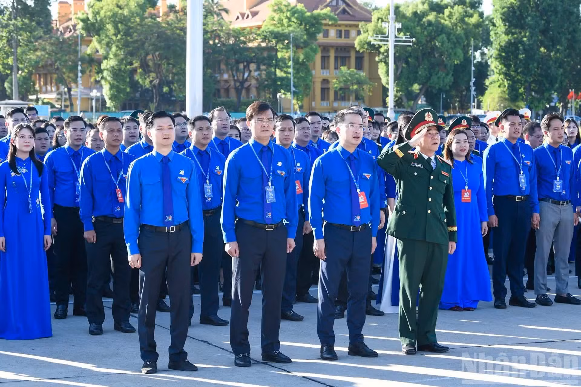 胡志明共青团中央书记处和各位代表出席活动。