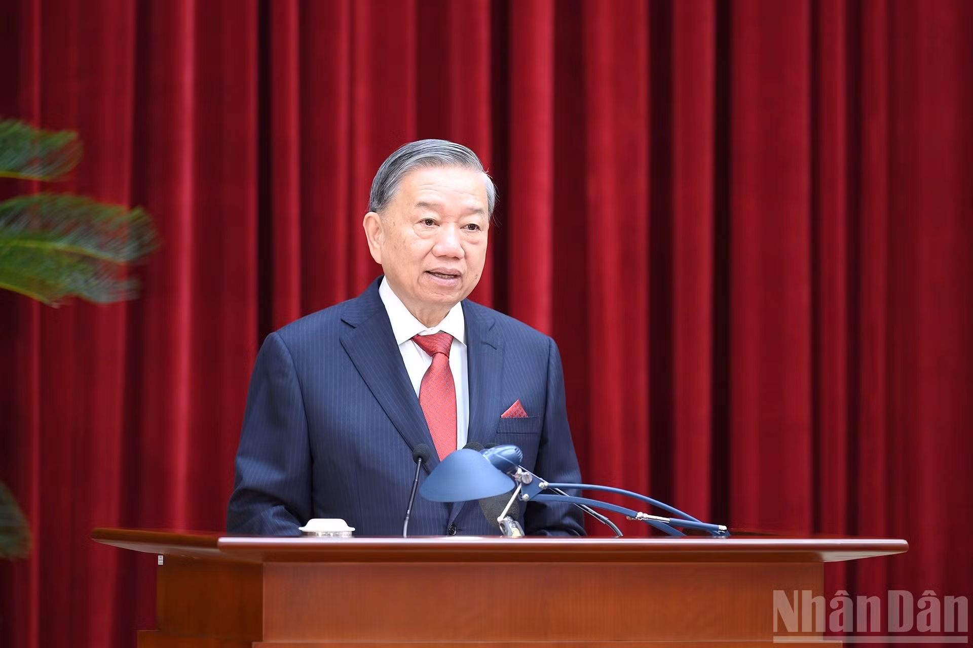 苏林总书记在会议上致开幕词。