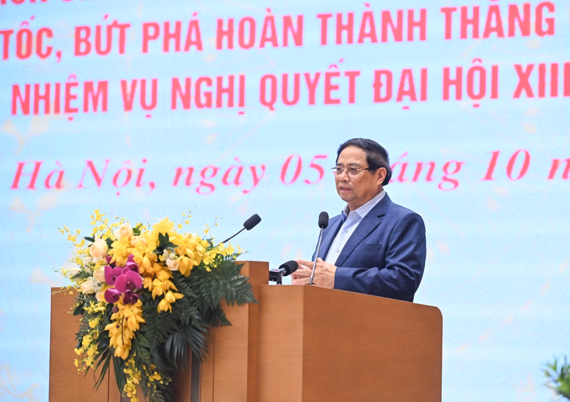 范明正总理发表讲话。