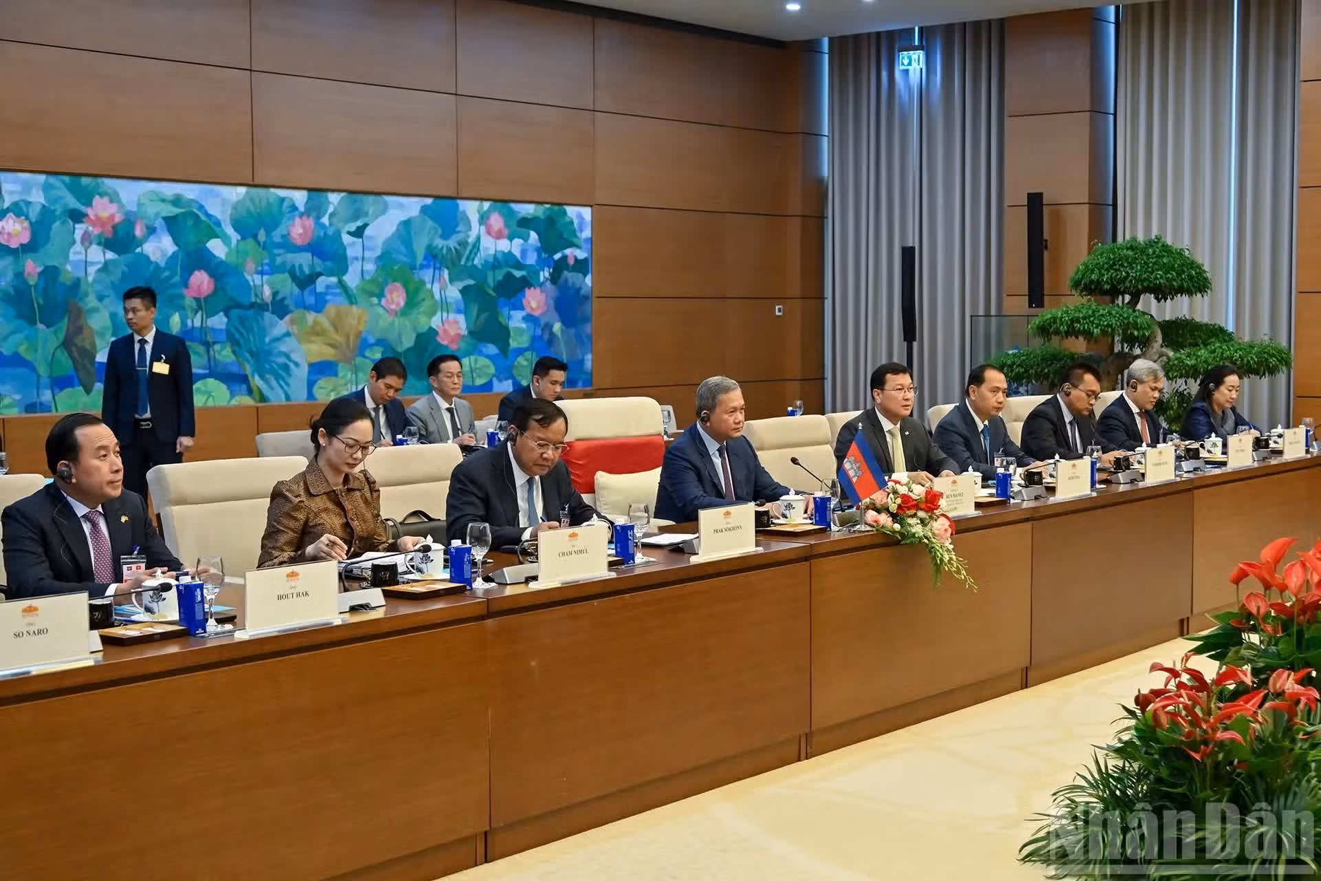 柬埔寨首相洪玛奈和柬埔寨代表团。