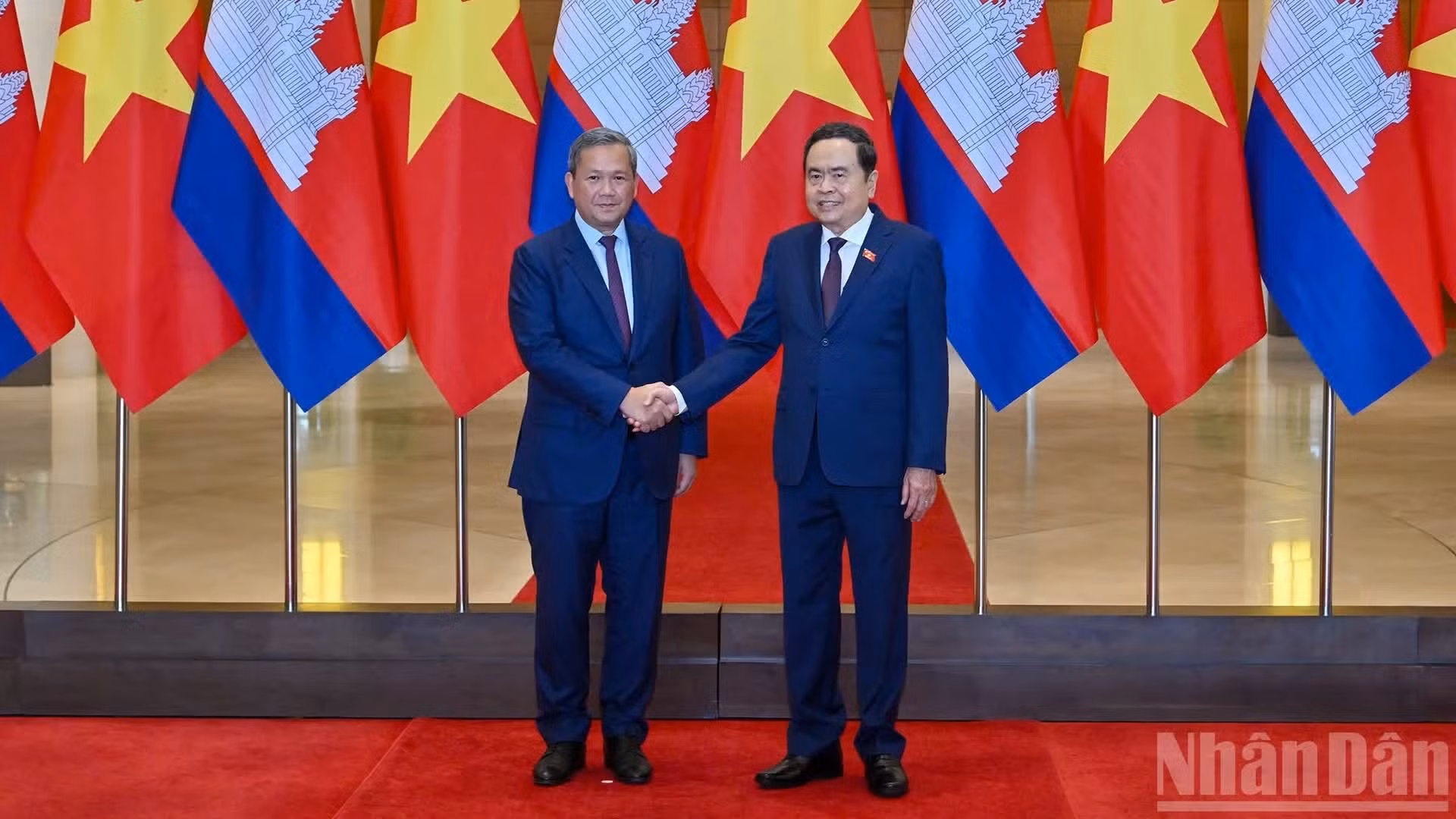 越南国会主席陈青敏和柬埔寨首相洪玛奈。
